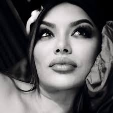 Diana Mar's Instagram, Twitter & Facebook