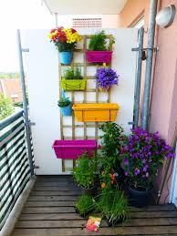 Balkone Neue Ideen Fur Diesen Fruhling Neueste Dekoration 2018 Kleiner Balkon Blumenkasten Balkon Balkon