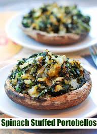 Finalmente riesco a pubblicare questa ricetta deliziosa realizzata con i funghi portobello, una ricetta anche bella da vedere e da portare in tavola semmai. Ricetta Funghi Portobello Ripieni Di Spinaci