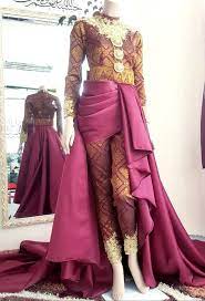 Lelaki berbaju melayu cekak musang, kain samping ikatan perak, berbengkung dan kepala berhias justar sering hiasan kepala. Baju Puteri Perak Traditional Dresses Designs Traditional Dresses Nikah Outfit