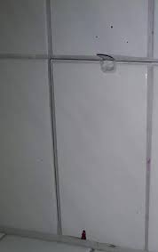 Die meisten kunden möchten ein badezimmer mit extragroßen, gerne ausgefallenen fliesen. Revisionsklappe Dusche Offnen Handy Smartphone Sanitar