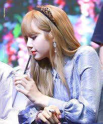 Hasan Furtana Adli Kullanicinin Blackpink Lisa Panosundaki Pin Unluler Sanatcilar Gelin