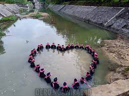 Temukan informasi lengkap tentang senam dasar psht gambar senam psht 1 30. Psht Rayon Dero Ranting Bringin Sukses Laksanakan Kegiatan Kenaikan Sabuk Jambon Desa Dero