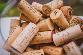 Faire des activités manuelles est un bon moyen d'apprendre en s'amusant pour les enfants. Recycler Des Bouchons En Liege 23 Idees