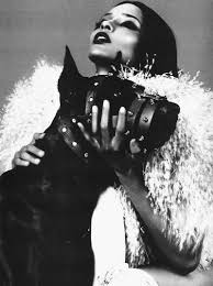 Ciara In Coup De Foudre Photographers Mert Alas And Marcus Piggott Clothes Givenchy Haute Couture S S 2010 Vogue Doberman Derzkie Fotografii Modnye Snimki