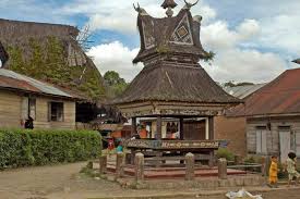 Arsitektur tradisional via rumah adat seni & kebudayaan indonesia via qonitahafnan.wordpress.com. Inilah Rumah Adat Karo Di Desa Lingga Sebagai Bagian Wisata Budaya