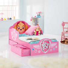 Paw patrol fans can reach skye high while dreaming of fun and adventure with this cute and colorful bedding set. Paw126 Paw Patrol Skye Toddler Bed Ea5