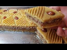 Les Ingredients La Pate A Makrout 750g De Semoule Moyenne 80g De Farine 180g De Beurre Clarifie Smen 70 Makrout Au Four Makrout Recette Gateau Oriental