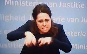 Vandaar dat de reguliere persconferentie van onze mark rutte na de ministerraad dan ook volledig hamsteren is pure logica. Gebarentolk Gaat Viraal Met Hamsteren Bij Persconferentie Iedereen Weet Meteen Wat Je Bedoelt Dagblad Van Het Noorden