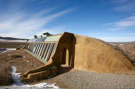 Offgrid sustainable buildings via thermal dynamics & passive solar. Global Earthship Taking Advantage Of The Existing Natural Phenomena Urbannext