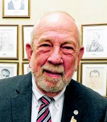 Maxton narrows applicant choices for town manager position