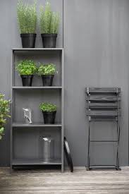 Aufbau kräutertreppe von ikea ! 9 Wohnliche Ideen Fur Den Kleinen Balkon Holzterrasse Krauterregal Holzterrasse Selber Bauen