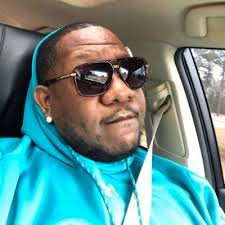 Harvey Knox (@HarveyKnox10)