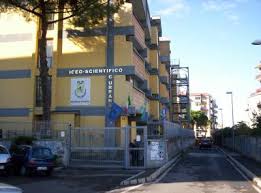 Conosciuta anche come scuola media. Chi Siamo L Scient Carlo Urbanisan Giorgio A Cr Scuola In Chiaro