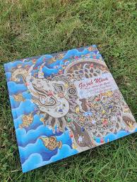 Mawar, tulip, matahari, sakura, anggrek, melati, sepatu dll. Menyimak Art Fusion Di Buku Gajah Mina Nimadesriandani