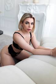 Kiaira Morand (Kiki Morand)  (iamkiaira) - frenchfatale.com