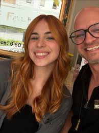 Vanessa Stenger Friseurin mit Leidenschaft. Vanessa ist über ein Jahr in  meinem #Team Coole #Haarschnitte und moderne #Haarfarben sind genau ihr  Ding. #christian_falkner_friseure #badergasse 3-5 #aschaffenburg #werbung  #lafrench #wirsindlorealprode ...