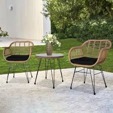 Pour un salon de jardin complet, coordonner la table avec les chaises de jardin et transats assortis. Ensemble Salon De Jardin En Resine Rotin Tressee 2 Places Table Basse Plateau Verre Trempe Jaune Cdiscount Jardin