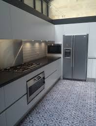 En effet, plus de la moitié du temps passé dans une cuisine est consacré à la préparation des aliments. Cuisine Plan Granit Noir Novocom Top