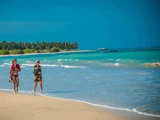 Pasikudah Beach shallow turquoise water east coast Sri Lanka wadeable safe swimming calm resort headland north Batticaloa