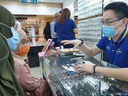 Selepas anda sampai ke taman molek, cari petronas taman molek. Terjah Ke Eye Pro Vision Kedai Cermin Mata Viral No 1 Malaysia Bersama Rakan Sepejabat