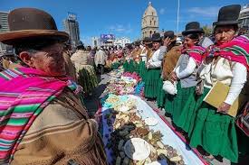 Aunque no hay un termómetro a mano, fácilmente deben hacer 10º bajo cero. Bolivia Celebra Gran Apthapi Como Preambulo Del Ano Nuevo Aimara Jornada