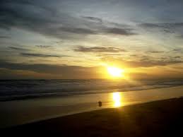 Pantai pangandaran, pantai ini merupakan salah satu tujuan wisata populer di jawa barat. Indahnya Sunset Dan Sunrise Pergantian Tahun Di Pantai Pangandaran Kompasiana Com