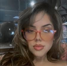 Barbara Smock's Instagram, Twitter & Facebook