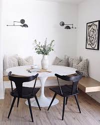 Sauvegardez facilement toutes vos idées déco de salle à manger dans un dossier d'idées ou contactez le professionnel ayant réalisé le projet qui vous a inspiré pour qu'il vous conseille sur les nouvelles tendances déco. Need A Breakfast Nook Like This One From Kymmaloneydesign In My Life A Cozy Little S Banquette Salle A Manger Coin Salle A Manger Salle A Manger Petit Espace