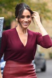 Un grand choix de jupes en cuir rouge en ligne sur zalando ! En Jupe En Cuir Rouge Meghan Markle Nous Donne Une Lecon De Style
