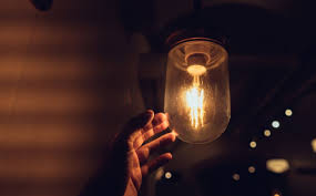 Se fue la luz, y a tientas yo buscabauna nueva forma de entender,mejor no digas nada. Hmiubbqm8l5nxm