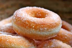 Donut sememangnya amat menjadi kegemaran ramai orang dan kuih donat ini biasanya dimakan ketika sarapan pagi atau pun minum petang. Ini Rupanya Cara Nak Buat Donat Yang Lembut Dan Gebu Memang Mudah Sangat