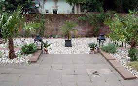 Mediterrane Garten Boomen Denn Sie Verspruhen Urlaubsfeeling Pur Verzaubern Mit Entspanntem Charme Und Sind Ganz Neben Mediterraner Garten Garten Steingarten