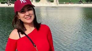 Tante ernie, tante seksi yang tampil di sekutfm gofar hilman jadi viral dan mencuri perhatian. Twitter Tante Pemersatu Bangsa