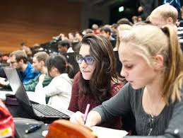 Teaching in a college generally requires at least a master's degree in a specialty, although in some cases, colleges accept teachers with bachelor's degrees, particularly if the teaching candidate can demonstrate expertise and considerable experience in the field in which she wants to teach. Bachelor Heidelberg University