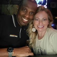 Jeanne Livingstone's Instagram, Twitter & Facebook