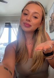 Alicia Tinker's Instagram, Twitter & Facebook