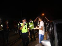 Manakala selebih warga tempatan berusia lingkungan 20 hingga 50 tahun, katanya pada sidang media di balai polis kampung baru subang semalam. Lelaki Mabuk Ditahan Ingkar Pkp Di Subang Bestari