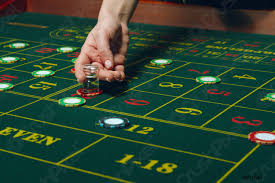 Podrás chatear con ellos en vivo y en directo y con la mejor calidad de video streaming. Mesa De Ruleta Con Fichas Combinacion Ganadora Mano De Foto De Stock Crushpixel