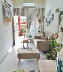 Maksimalkan ruang anda yang kecil dan sempit dengan penataan furnitur kreatif, aksesori yang dipilih dengan baik, pencahayaan yang sangat baik, dan skema warna yang membuat. Tanaman Terbaik Untuk Menghias Ruang Tamu