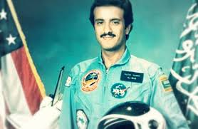 محبى الشيخ خليفة بن زايد آل نهيان. Ø¨Ø§Ù„ÙÙŠØ¯ÙŠÙˆ Ù‚ØµØ© Ø£ÙˆÙ„ Ø±Ø§Ø¦Ø¯ ÙØ¶Ø§Ø¡ Ø¹Ø±Ø¨ÙŠ Ø£Ø¯Ù‰ Ø§Ù„ØµÙ„Ø§Ø© Ø±ØºÙ… Ø§Ù†Ø¹Ø¯Ø§Ù… Ø§Ù„Ø¬Ø§Ø°Ø¨ÙŠØ© Ø§Ù„Ø´Ø±Ù‚ÙŠØ© ØªÙˆØ¯Ø§ÙŠ