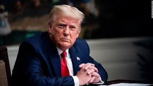 Donald trump (74 tuổi), tổng thống thứ 45 của mỹ. F7t Jko51teom