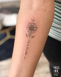 Smallest Sunfower With Her Mothers Name In Her Handwriting Yazzink Heerlen Sunflowertat Handwriting Tattoos Bookish Tattoos Sunflower Tattoo Shoulder