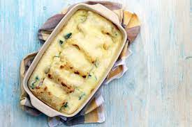 This lasagna recipe calls for uncooked noodles to be baked between layers of cheese and beef in good with eggs. Cannelloni Facilissimi Donnad