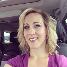 Robyn Walton's Instagram, Twitter & Facebook