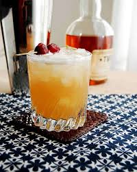 Amaretto Sour Ingredients 1 1 2 Oz Amaretto Liqueur Or Disaronno 1 Tbsp Sweet And Sour Mix Add Ice Directio Amaretto Sour Sour Foods Disaronno Drinks