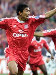 It came in a season where they have played twice a week, every week, and have ended up with. 2001 Der Fc Bayern Zieht Ins Champions League Finale Von Mailand Ein