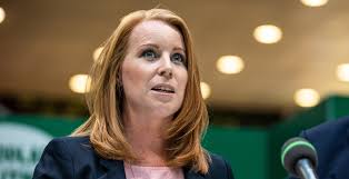 We will also look at who is andreas norlen, how he become famous, andreas norlen's girlfriend, who is andreas norlen. Annie Loof Far Sonderingsuppdrag Nya Dagbladet