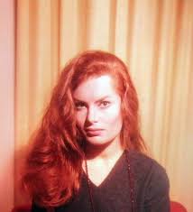 Born in budleigh salterton, england, lee was signed to a film contract in 1954 by the rank studios after being seen performing. English Classic Blonde Bombshell Glamorous Photos Of Belinda Lee During Her Short Career Vintage Everyday