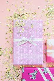 Diy Personalized Gold Ribbon Gift Wrap And A Giveaway Lovely Indeed Unique Gift Wrapping Colorful Gift Wrapping Gift Tags Diy
